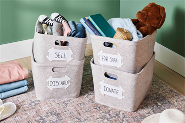 DECLUTTERING